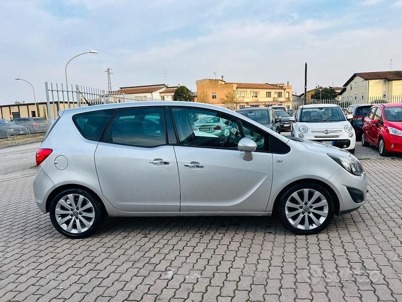 Usata Opel Meriva Cosmo 120 CV (88 kW) 2011 Grigio Monovolume