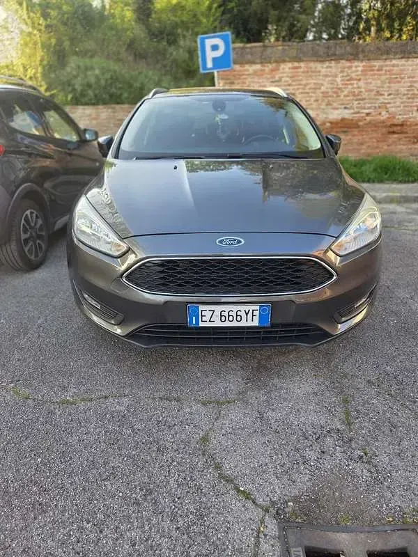 Usata Ford Focus 120 CV (88 kW) 2015 Grigio Station wagon