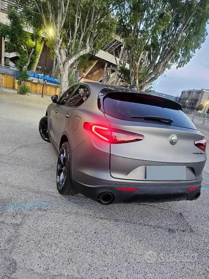 Usata Alfa Romeo Stelvio 190 CV (139 kW) 2019 Grigio SUV