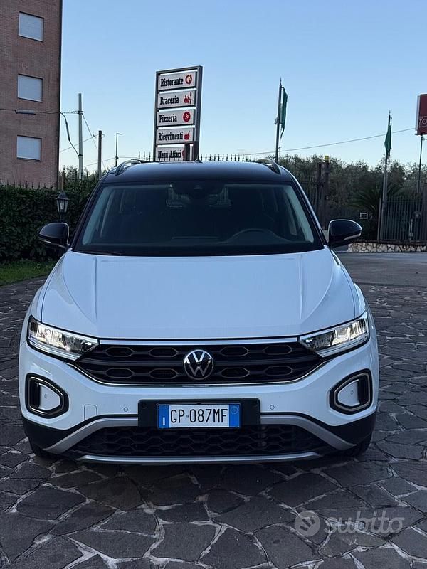 Usata VW T-Roc R-line 150 CV (110 kW) 2023 Bianco SUV