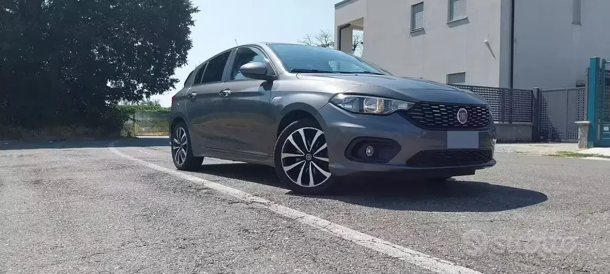 Usata Fiat Tipo 95 CV (69 kW) 2017 Grigio Berlina