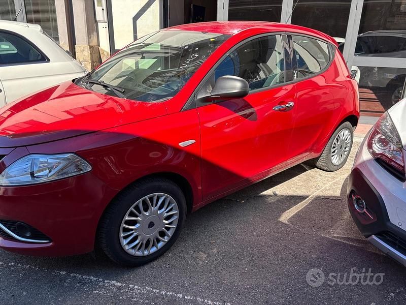 Usata Lancia Ypsilon S 95 CV (69 kW) 2016 Rosso Utilitaria