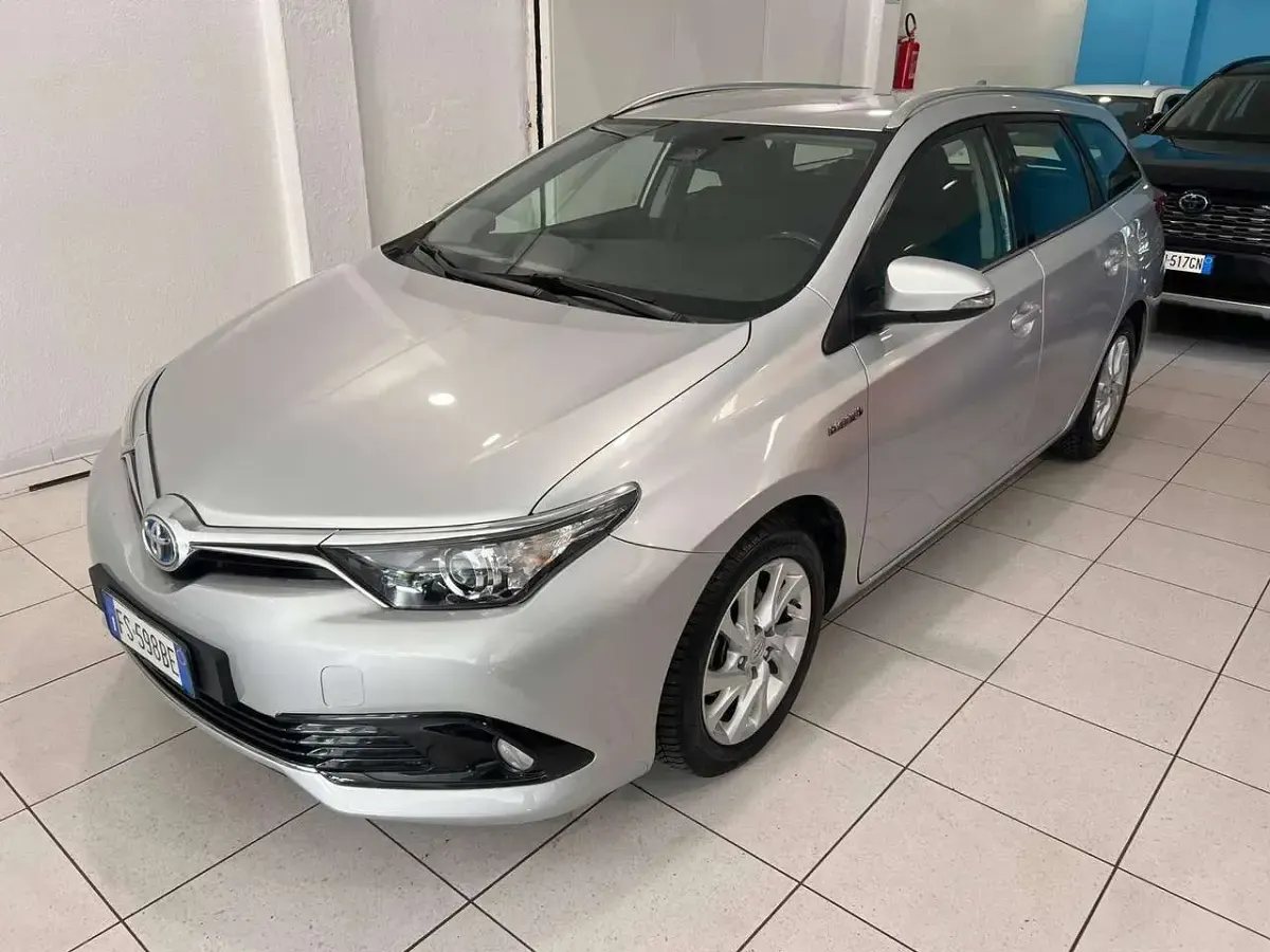 Usata Toyota Auris Touring Sports Business Edition 99 CV (72 kW) 2018 Argento Station wagon