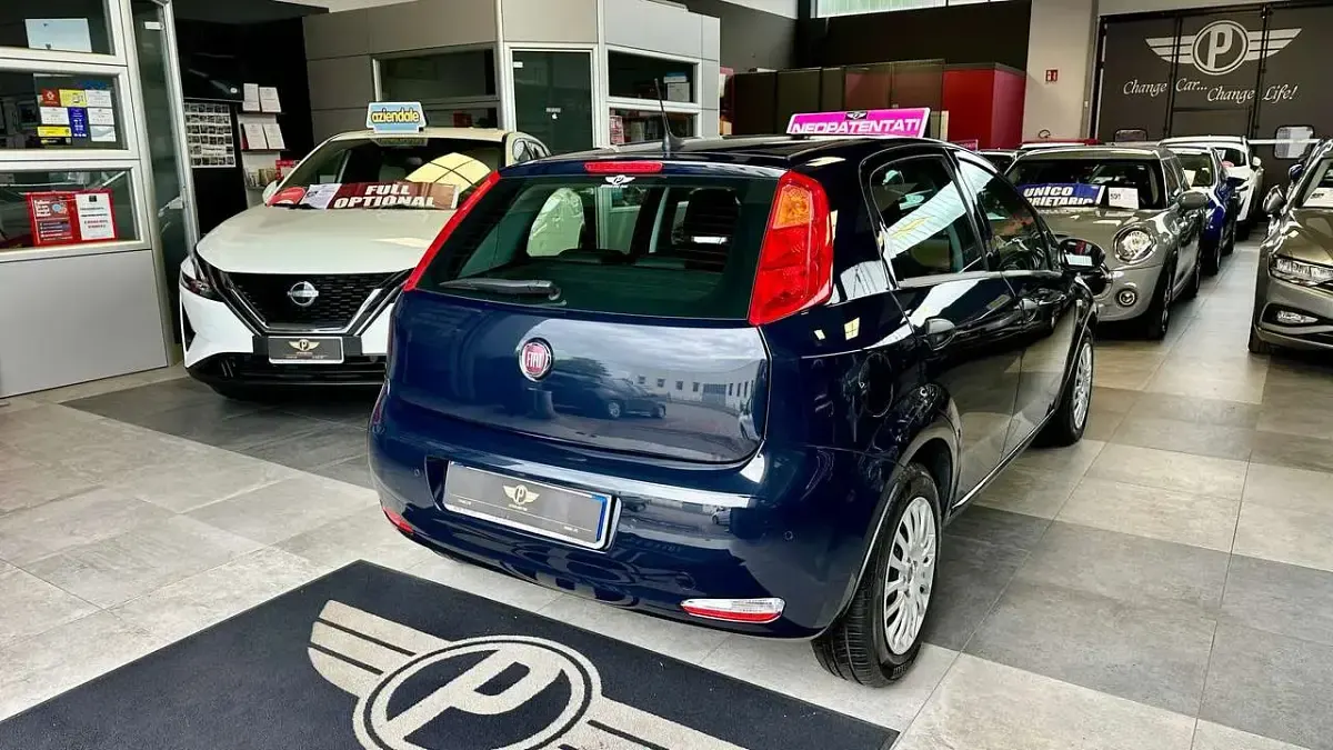 Usata Fiat Punto Street 95 CV (69 kW) 2018 Blu metallizzato Utilitaria