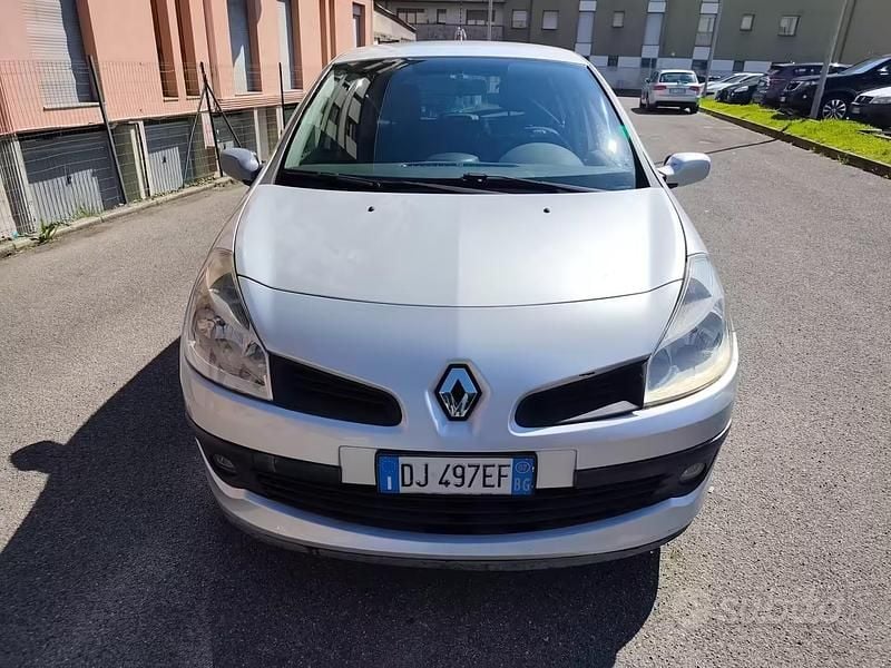 Usata Renault Clio II 74 CV (54 kW) 2007 Grigio Berlina