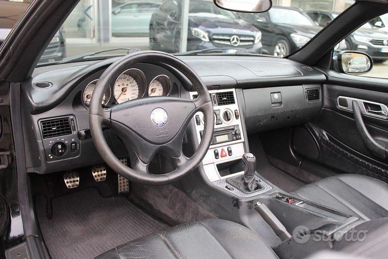 Begagnad Mercedes SLK200 163 HK (119 kW) 2001 Svart Cab