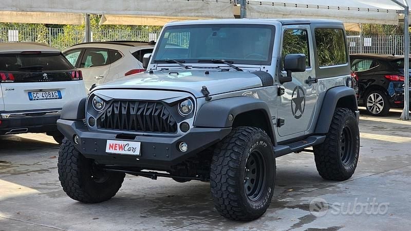 Usado Jeep Wrangler Sport 200 CV (147 kW) 2015 Gris SUV