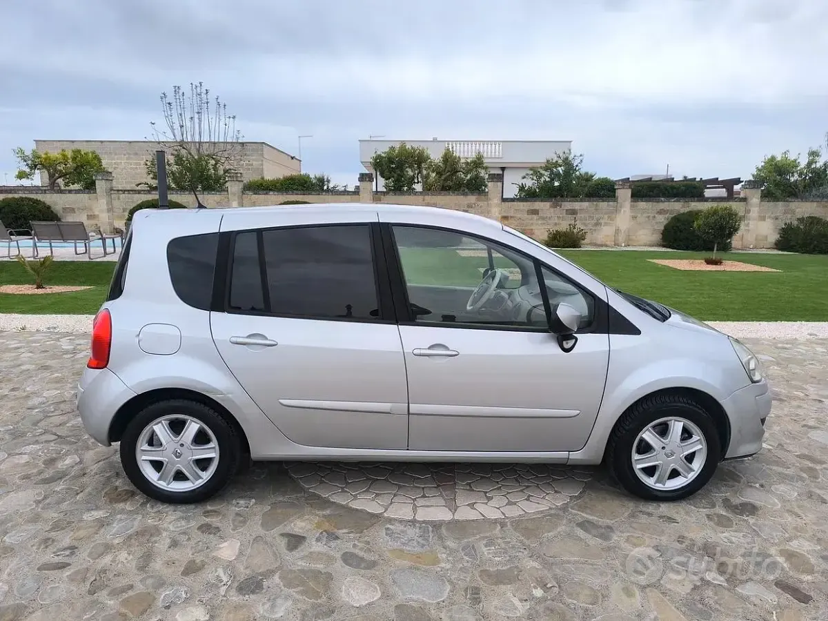 Usata Renault Modus Dynamique 101 CV (74 kW) 2008 Grigio Monovolume