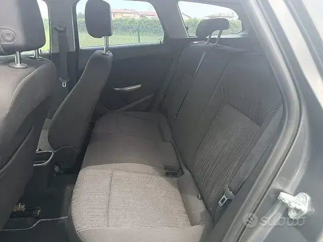 Usata Opel Astra 110 CV (80 kW) 2011 Grigio Station wagon