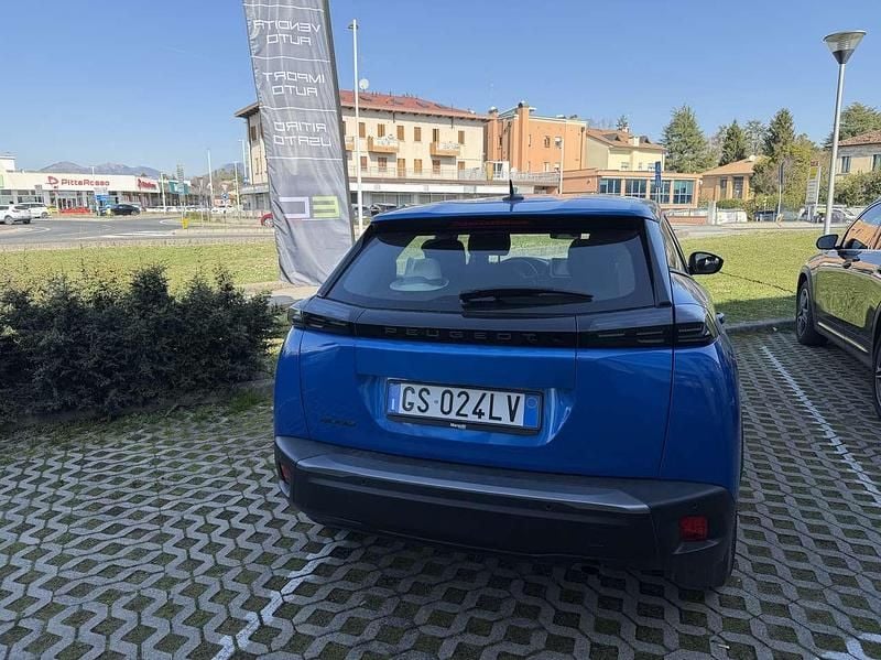 Usata Peugeot 2008 Active 101 CV (74 kW) 2023 Blu/azzurro SUV