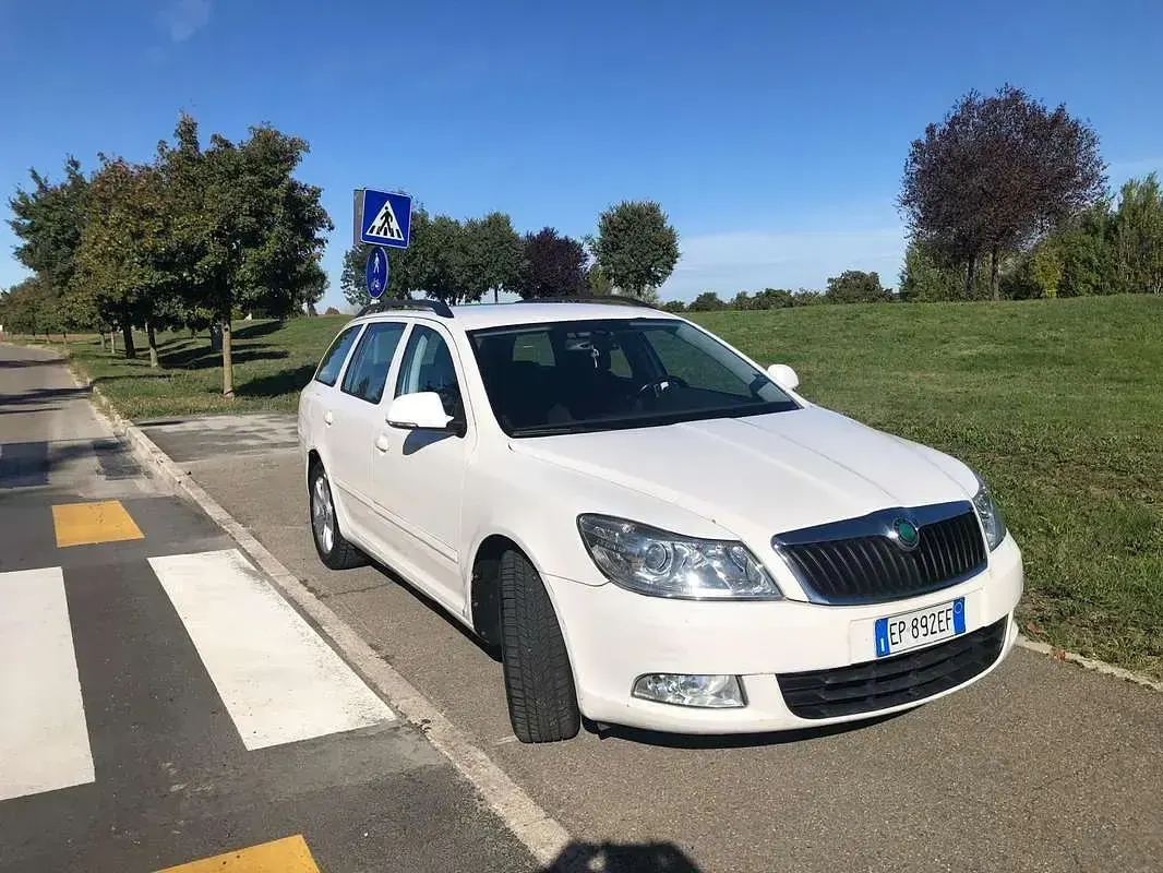 Usata Skoda Octavia Ambition 105 CV (77 kW) 2013 Bianco Station wagon