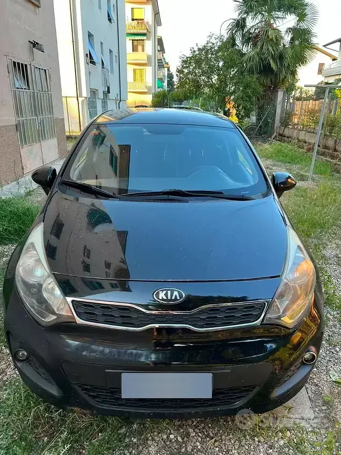 Usata Kia Rio 85 CV (62 kW) 2013 Nero Berlina
