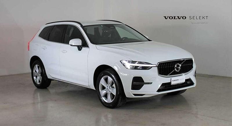 Usata Volvo XC60 Momentum 197 CV (144 kW) 2021 Bianco ghiacciaio SUV