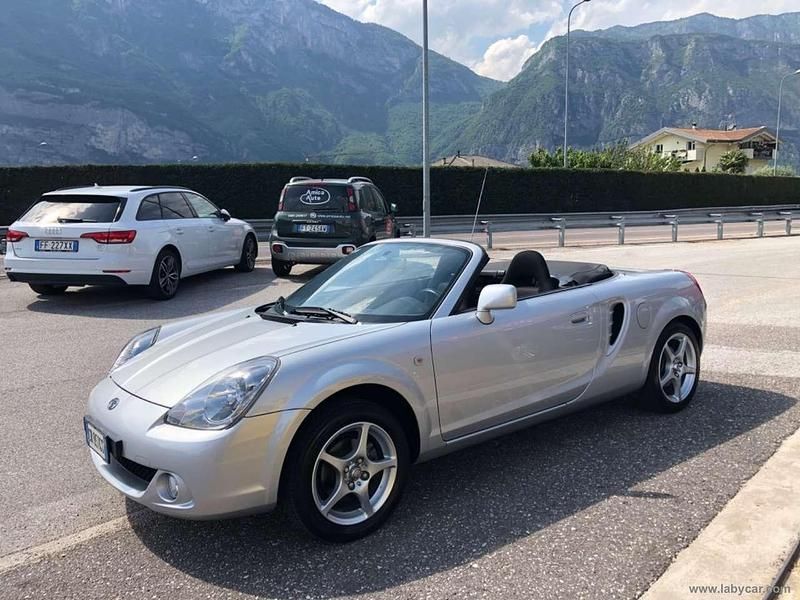 Usata Toyota MR2 140 CV (102 kW) 2004 Argento Cabrio