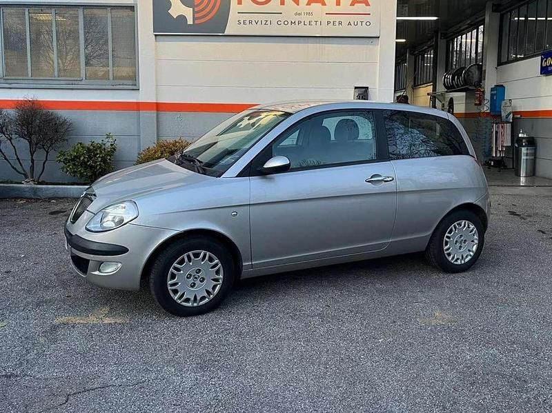 Usata Lancia Ypsilon 69 CV (50 kW) 2005 Argento Utilitaria