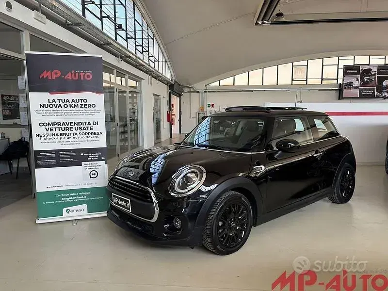 Usata Mini ONE 102 CV (75 kW) 2020 Nero Utilitaria