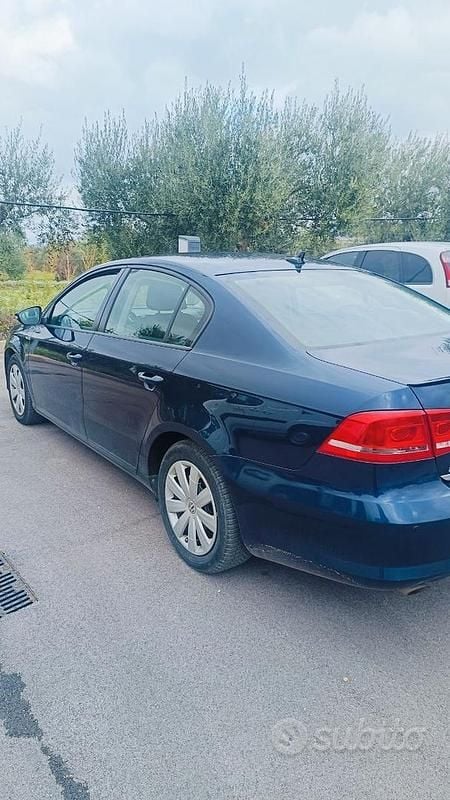 Usata VW Passat 105 CV (77 kW) 2014 Blu Berlina