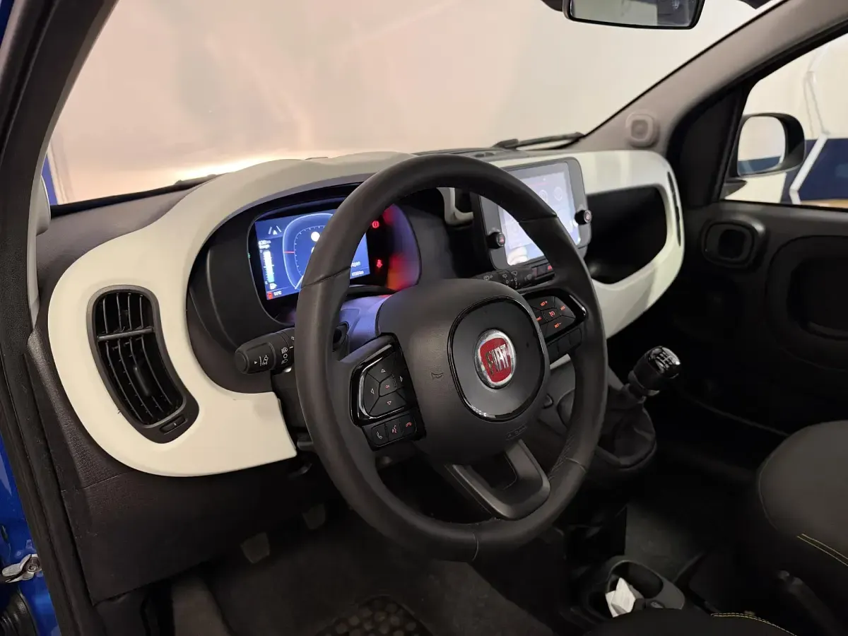 Usata Fiat Panda Cross Cross 69 CV (50 kW) 2025 Bluazzurro Utilitaria