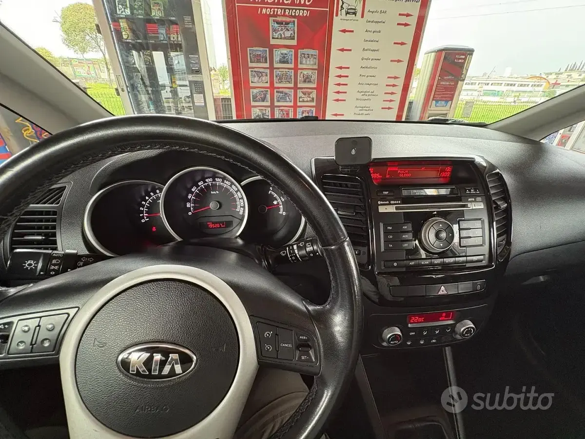 Usata Kia Venga 128 CV (94 kW) 2018 Bianco Utilitaria