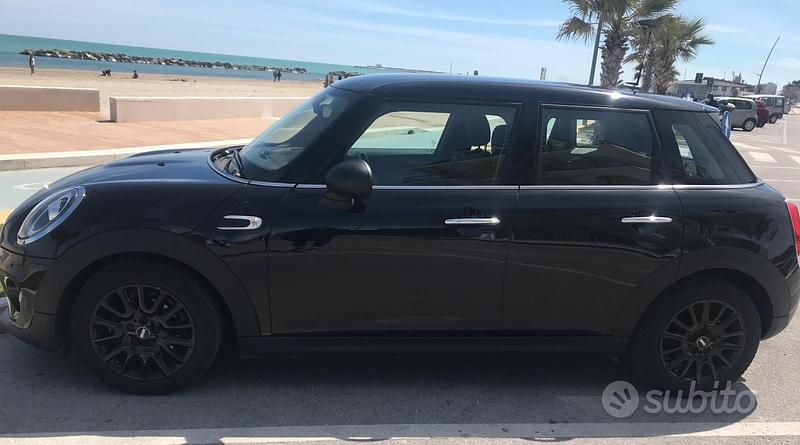 Usata Mini ONE 75 CV (55 kW) 2019 Nero Utilitaria