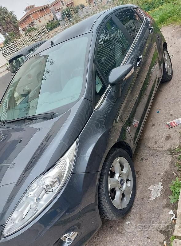 Usata Ford Fiesta 70 CV (51 kW) 2010 Blu Utilitaria