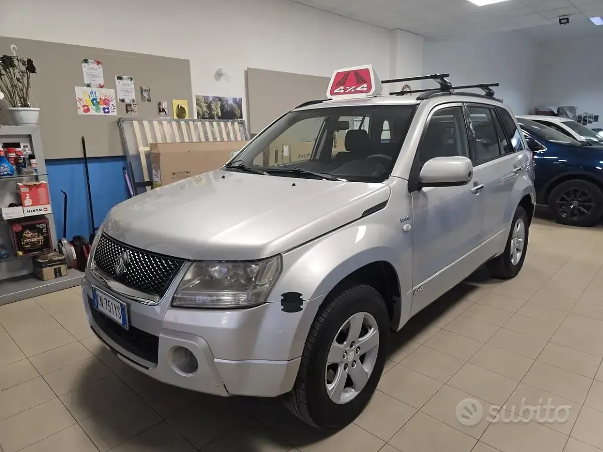 Usata Suzuki Grand Vitara 129 CV (94 kW) 2005 Grigio SUV
