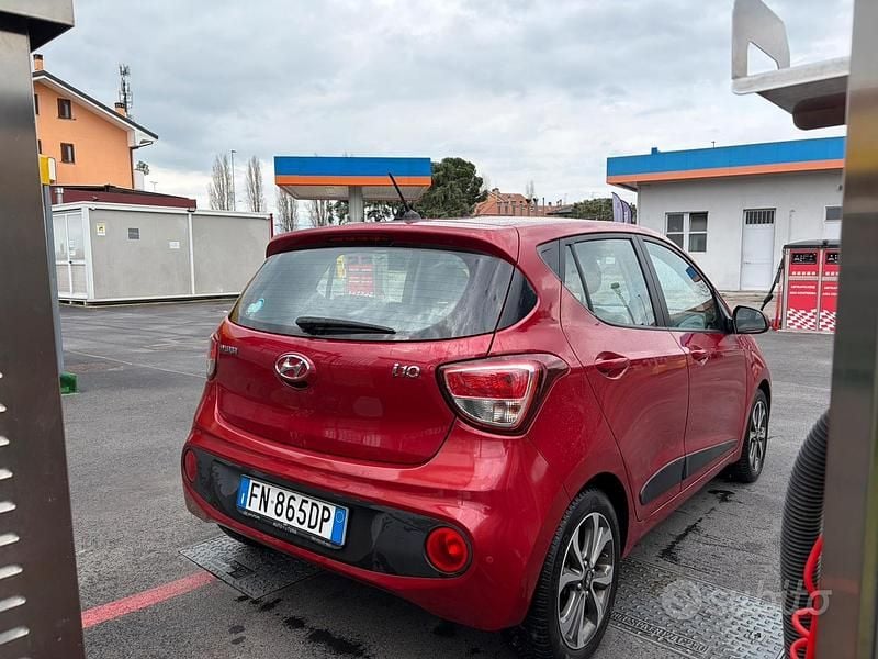 Usata Hyundai i10 Style 67 CV (49 kW) 2018 Rosso Utilitaria