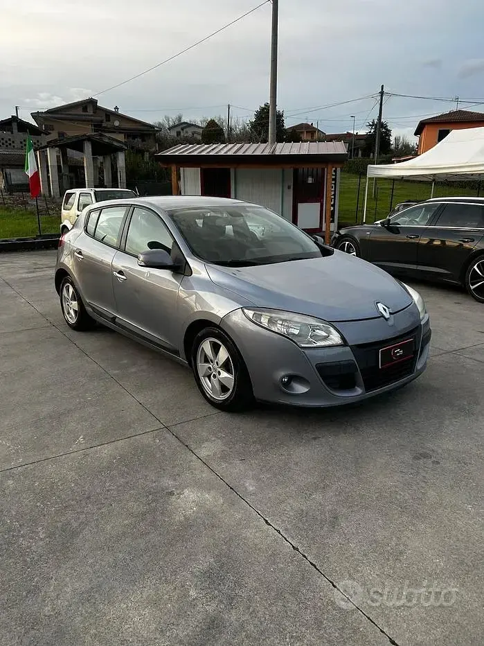 Usata Renault Mégane Luxe 130 CV (95 kW) 2011 Grigio Berlina
