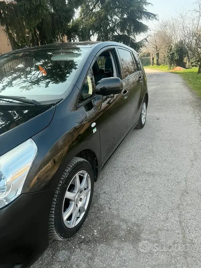 Usata Toyota Verso 126 CV (92 kW) 2012 Nero Monovolume