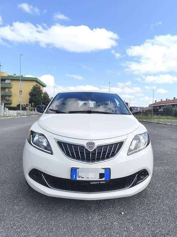 Usata Lancia Ypsilon Silver 69 CV (50 kW) 2021 Utilitaria