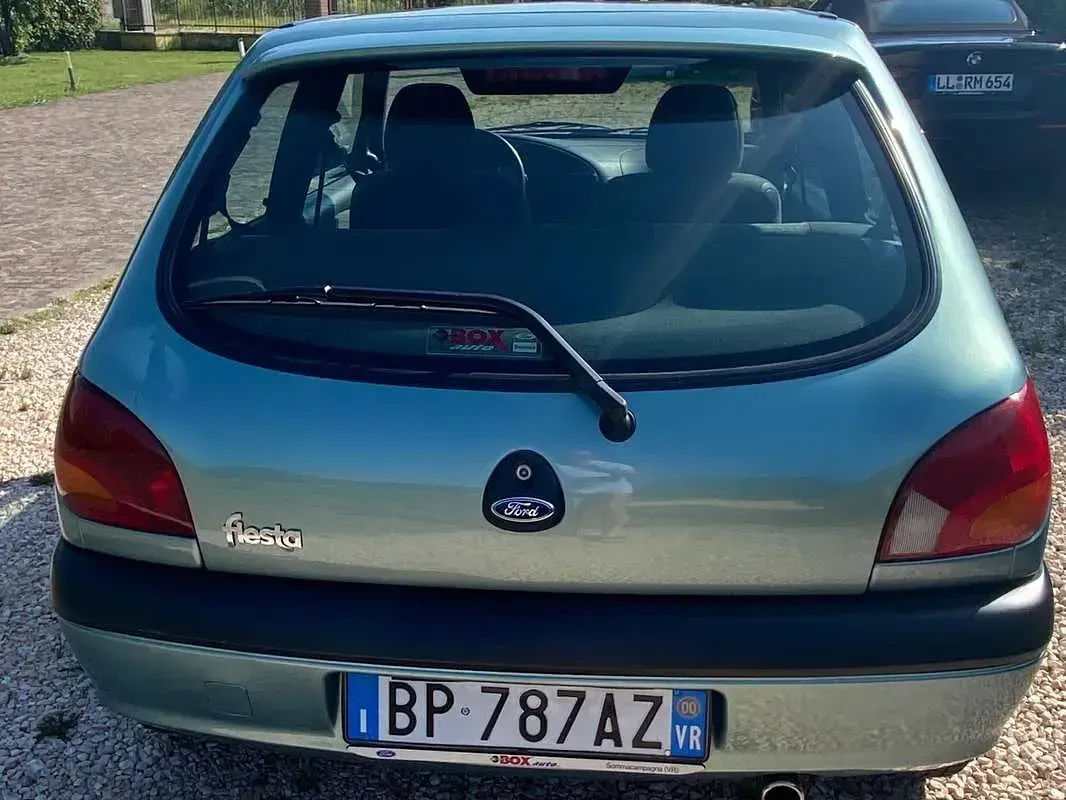 Usata Ford Fiesta Zetec 75 CV (55 kW) 2000 Verde Utilitaria