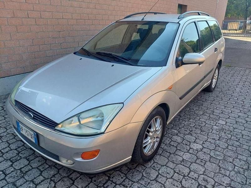 Usata Ford Focus Ghia 90 CV (66 kW) 2000 Argento Station wagon