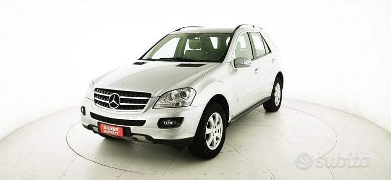 Usata Mercedes ML320 224 CV (164 kW) 2008 Grigio SUV