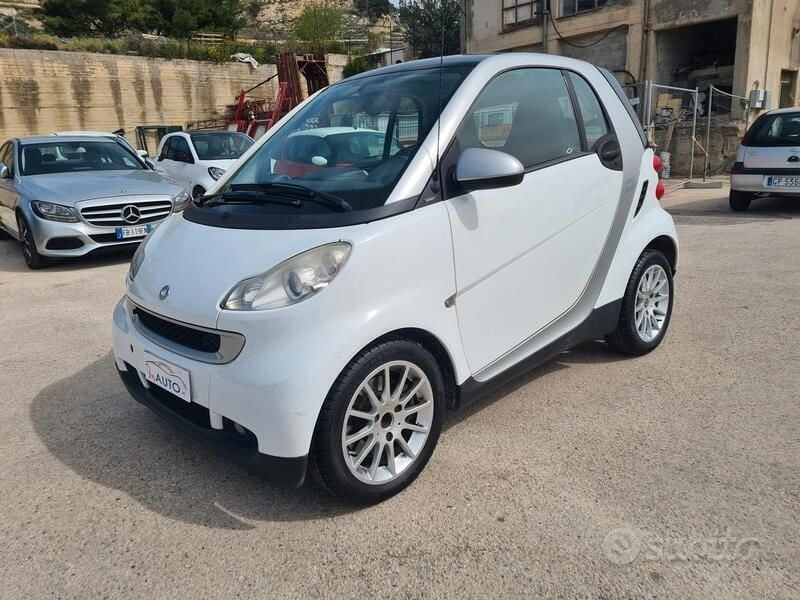 Bianco Usata 2007 Smart ForTwo Coupé Passion Coupé | 4700 € (Buon prezzo) - Immagine 1/4