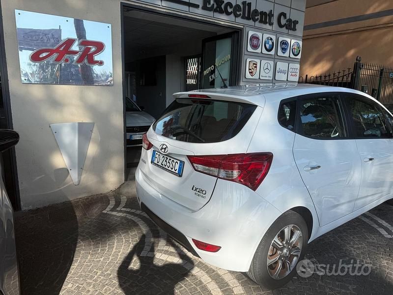 Usata Hyundai ix20 Comfort 90 CV (66 kW) 2016 Bianco Utilitaria