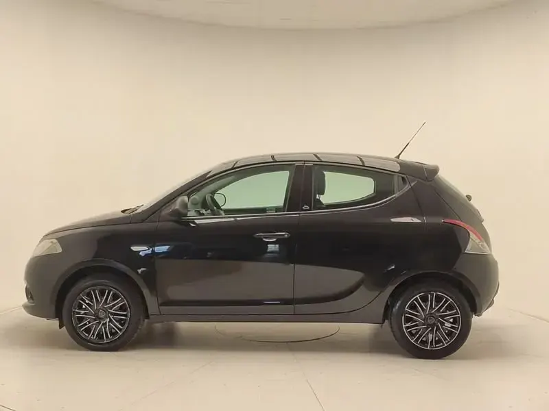 Usata Lancia Ypsilon 69 CV (50 kW) 2019 Utilitaria