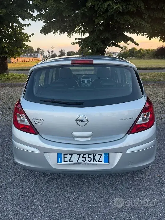 Usata Opel Corsa 75 CV (55 kW) 2012 Grigio Utilitaria