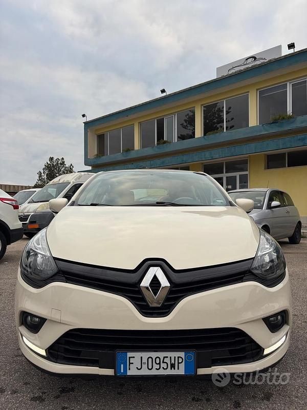 Usata Renault Clio IV Intens 75 CV (55 kW) 2017 Beige Berlina