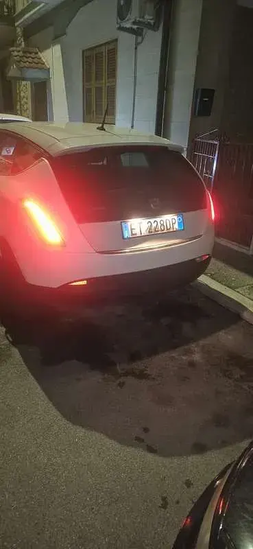 Usata Lancia Delta Gold 120 CV (88 kW) 2013 Bianco Utilitaria