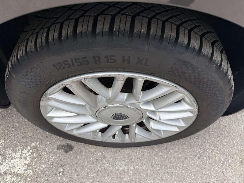 Usata Lancia Ypsilon 69 CV (50 kW) 2015 Marrone Utilitaria