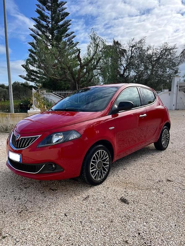 Usata Lancia Ypsilon 69 CV (50 kW) 2023 Utilitaria