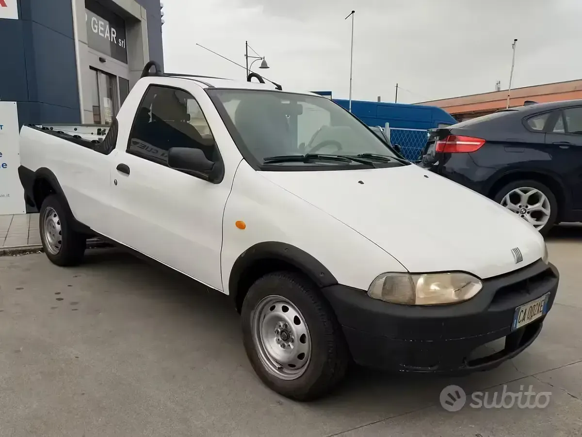 Usata Fiat Strada 63 CV (46 kW) 2002 Bianco Pick-up