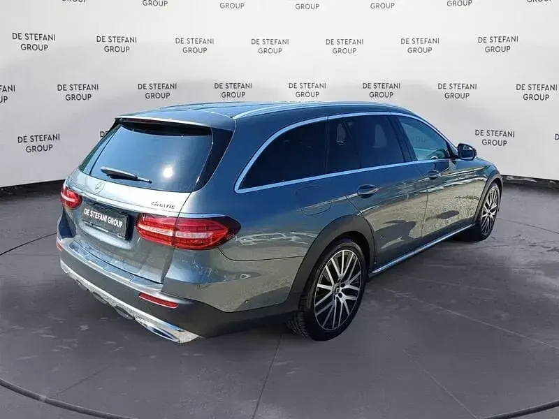 Usata Mercedes E220 Business 194 CV (142 kW) 2022 Argento Station wagon
