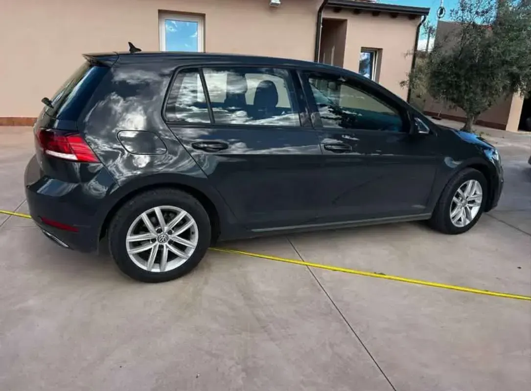 Second-hand VW Golf VII Executive 116 CP (85 kW) 2017 Berlinǎ