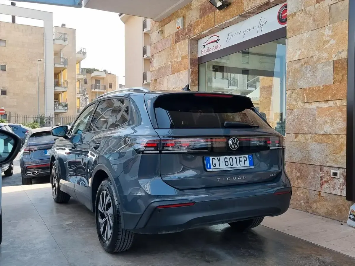 Usata VW Tiguan Life 149 CV (109 kW) 2025 Grigio SUV