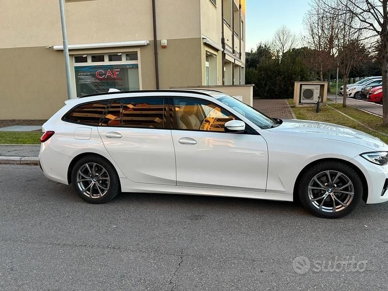 Bianco Usata 2021 BMW 318 Luxury Line Station wagon | 18.900 € (Buon prezzo) - Immagine 1/4