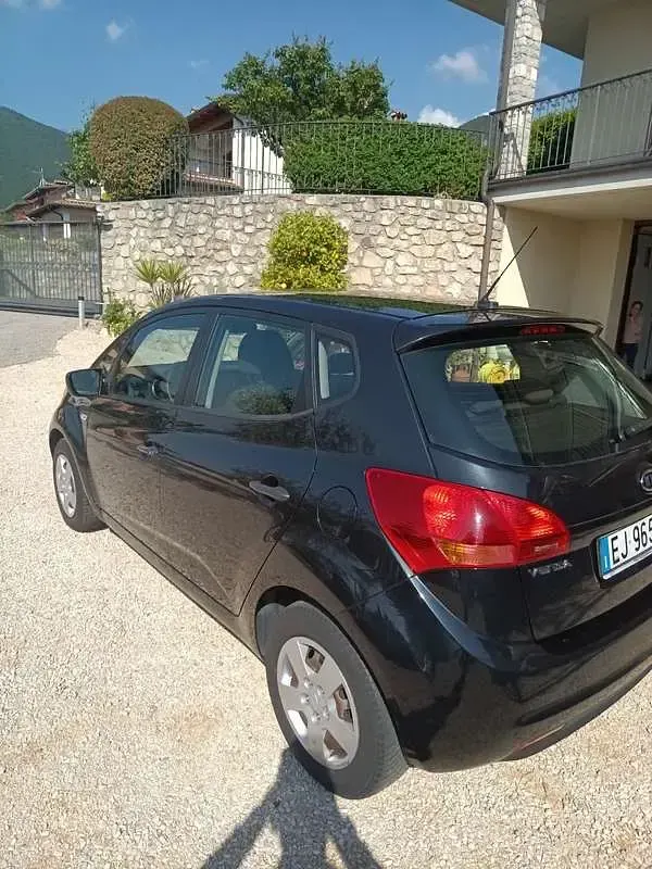 Usata Kia Venga LX 90 CV (66 kW) 2011 Nero Utilitaria