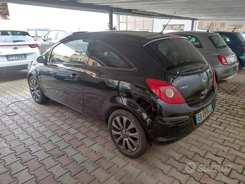 Usata Opel Corsa 65 CV (47 kW) 2014 Nero Utilitaria