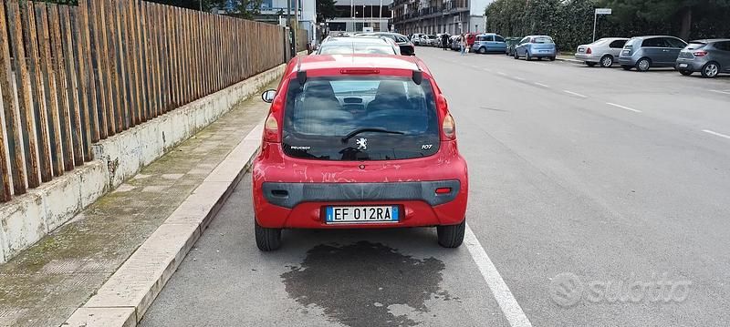 Usata Peugeot 107 68 CV (50 kW) 2010 Rosso Utilitaria