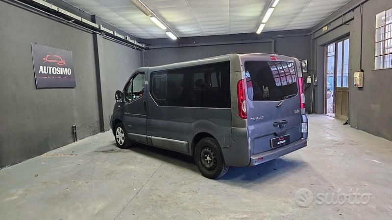 Usata Renault Master 125 CV (91 kW) 2011 Grigio Station wagon